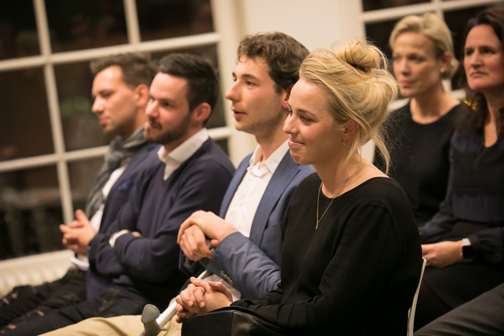 Genomineerden voor de Jonge Haan zitten vooraan tussen het publiek